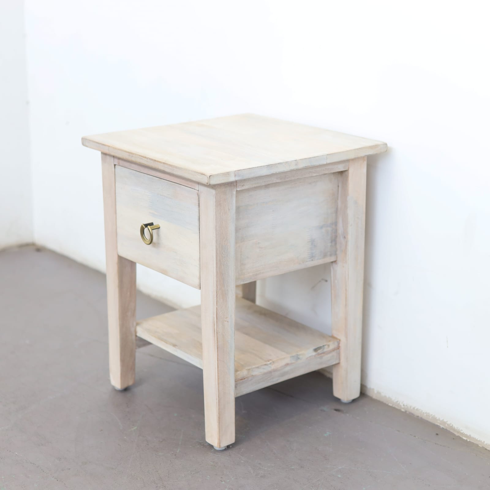 Siris Bedside Table